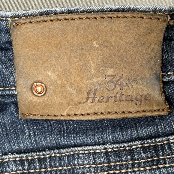 34 Heritage Jeans Men's 42x34 Blue Medium Wash Denim Straight Leg Measures 38x29 - Picture 13 of 14
